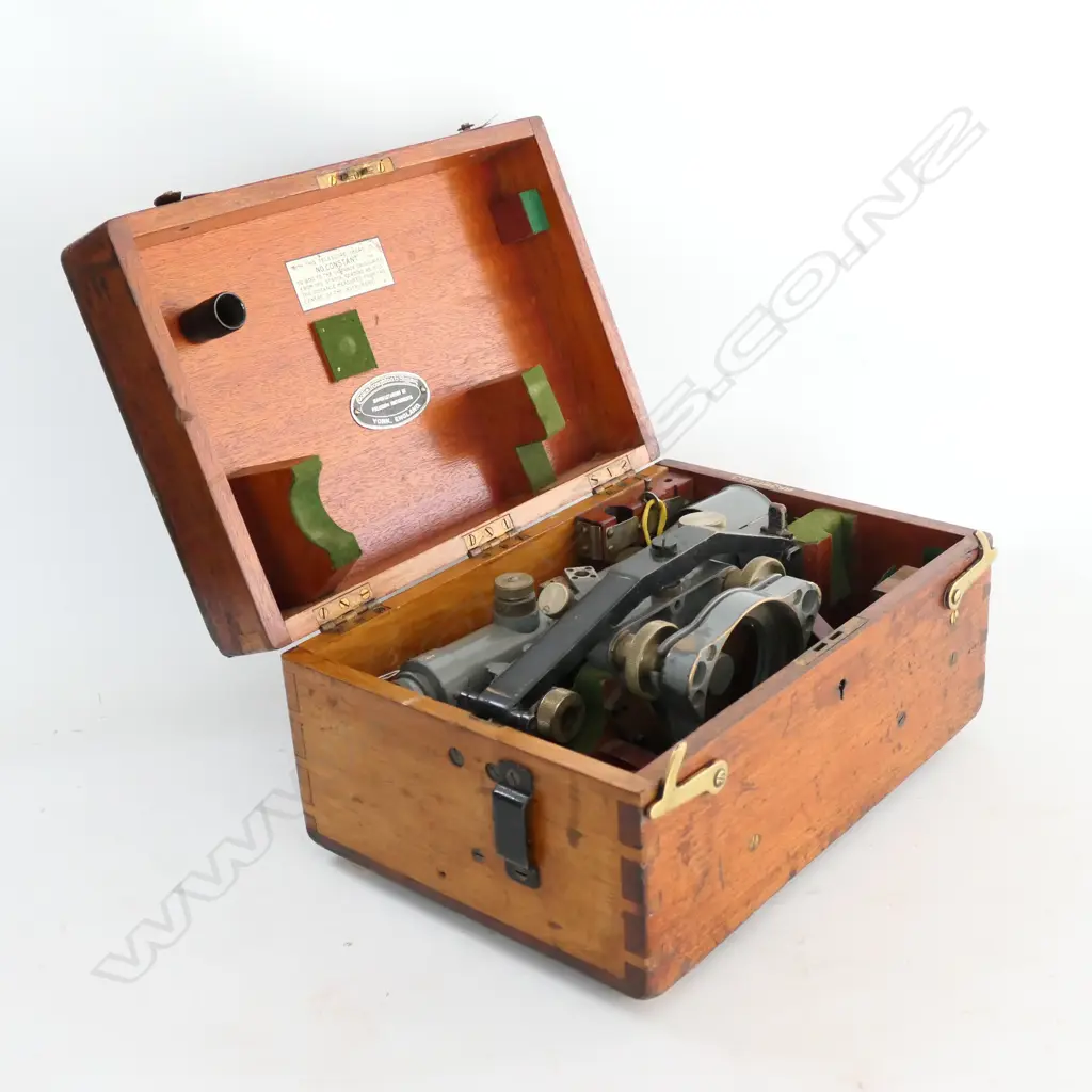 COOKE, TROUGHTON & SIMMS, YORK ENGLAND DUMPY LEVEL ON TRIPOD w MAHOG BOX Image 1++